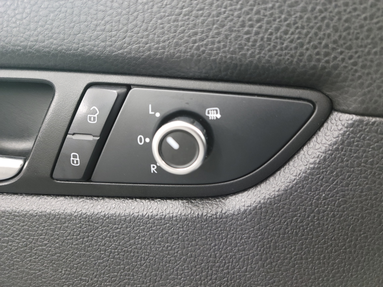 Volkswagen Passat 4dr Sdn 2.5L Auto SEL Premium PZEV 2013