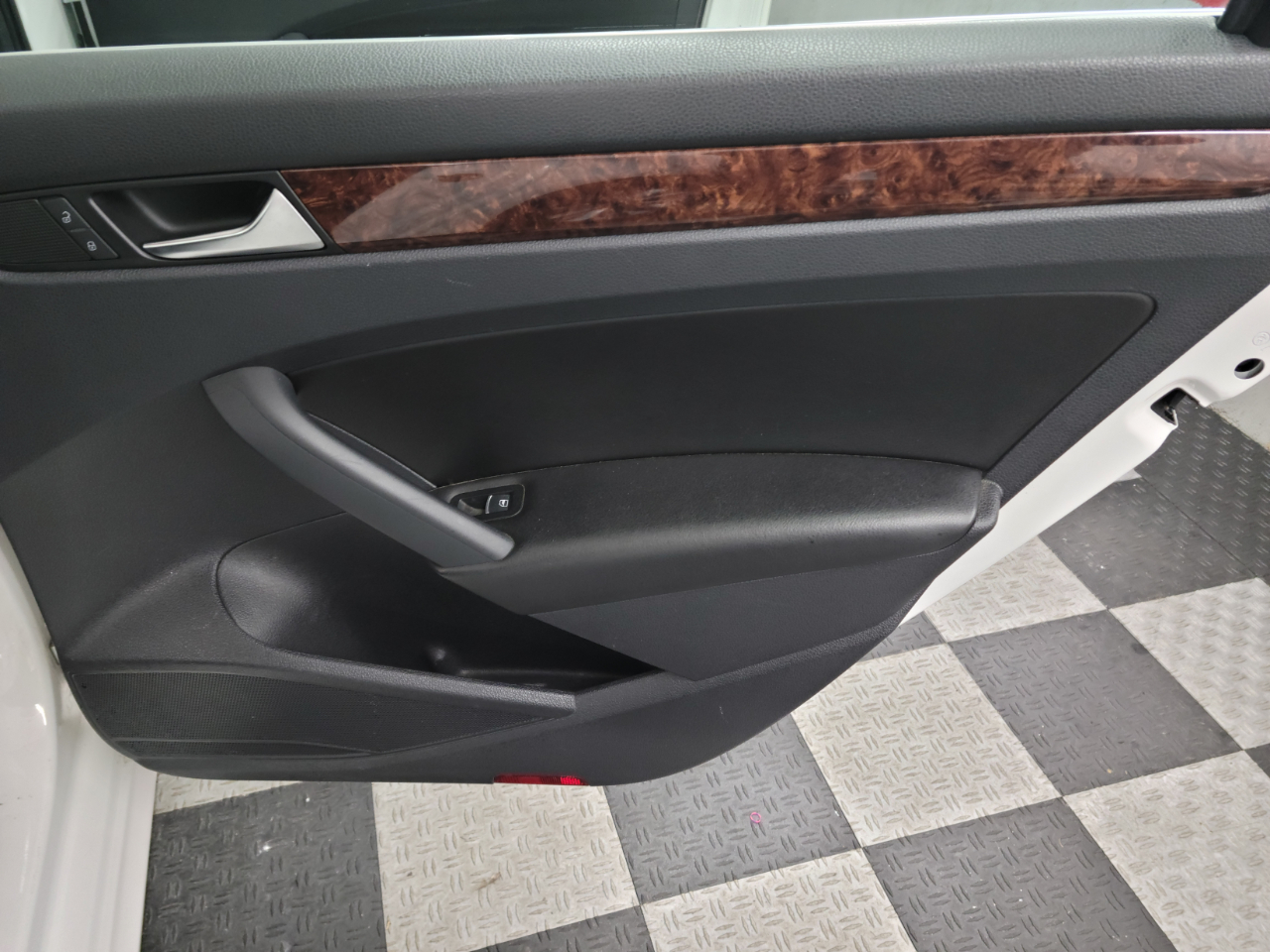 Volkswagen Passat 4dr Sdn 2.5L Auto SEL Premium PZEV 2013