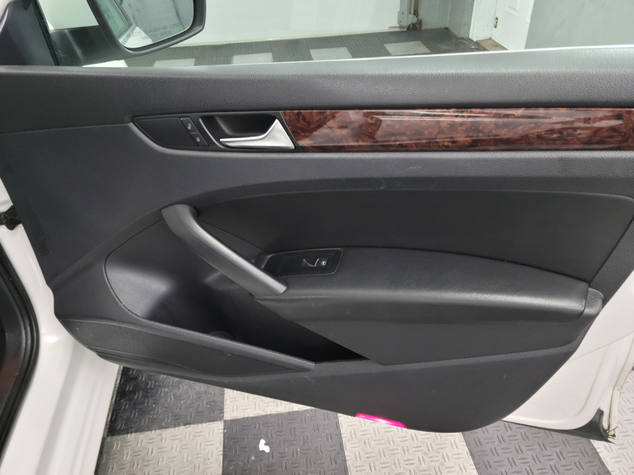 Volkswagen Passat 4dr Sdn 2.5L Auto SEL Premium PZEV 2013