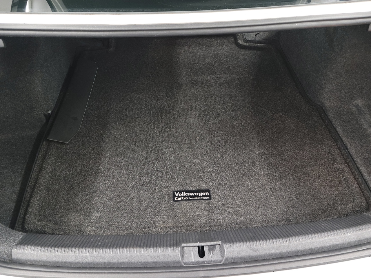 Volkswagen Passat 4dr Sdn 2.5L Auto SEL Premium PZEV 2013