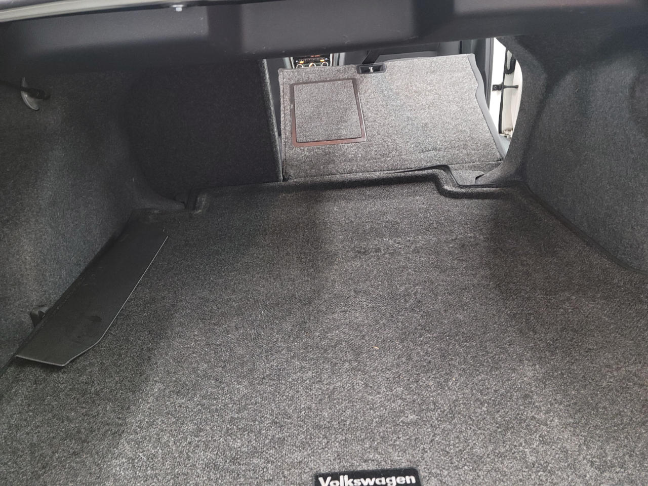 Volkswagen Passat 4dr Sdn 2.5L Auto SEL Premium PZEV 2013