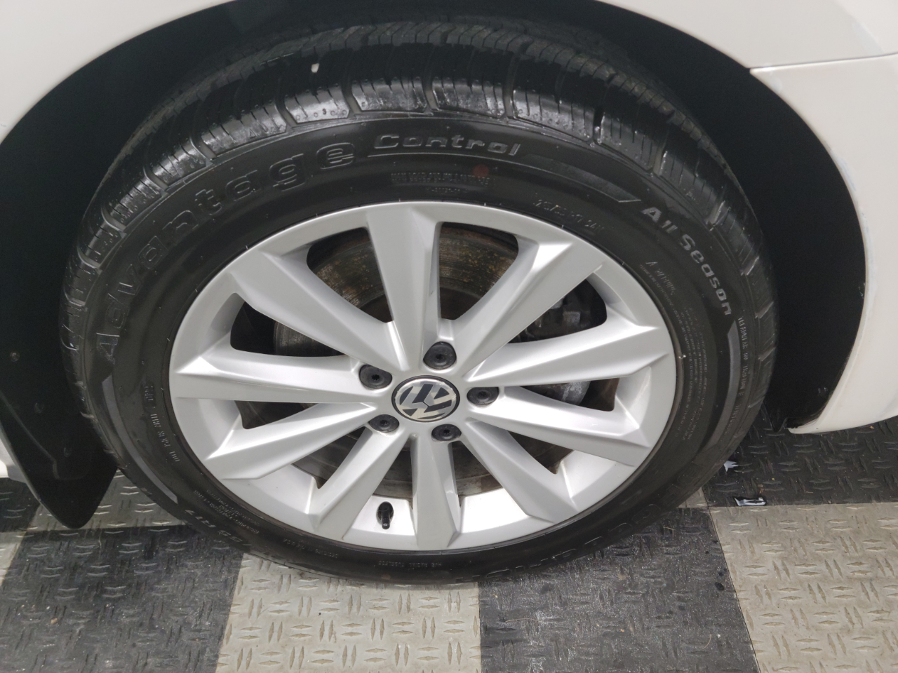 Volkswagen Passat 4dr Sdn 2.5L Auto SEL Premium PZEV 2013