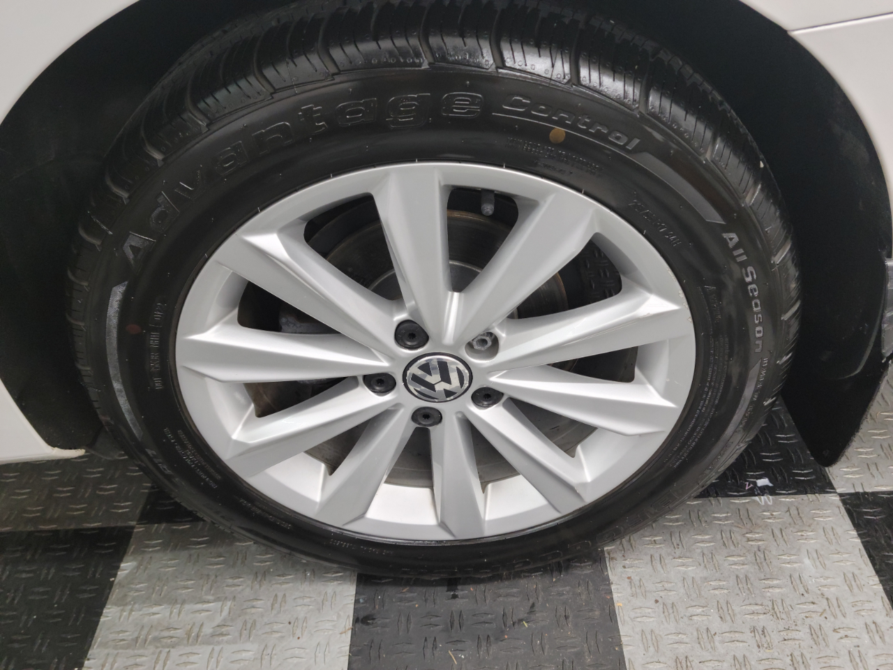Volkswagen Passat 4dr Sdn 2.5L Auto SEL Premium PZEV 2013