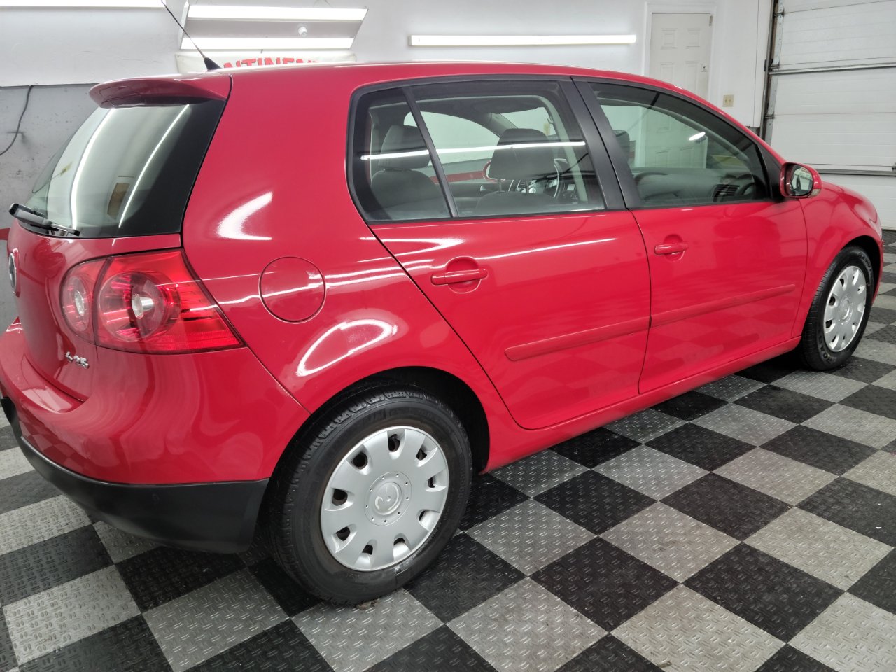 Volkswagen Rabbit 4dr HB Auto S PZEV 2009