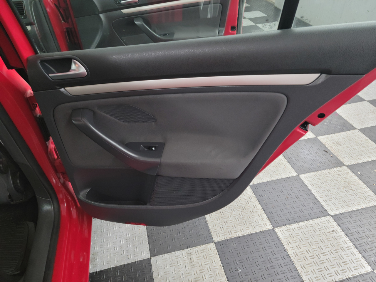 Volkswagen Rabbit 4dr HB Auto S PZEV 2009