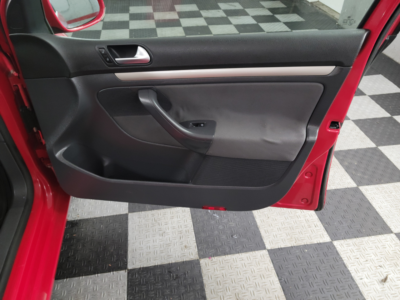 Volkswagen Rabbit 4dr HB Auto S PZEV 2009