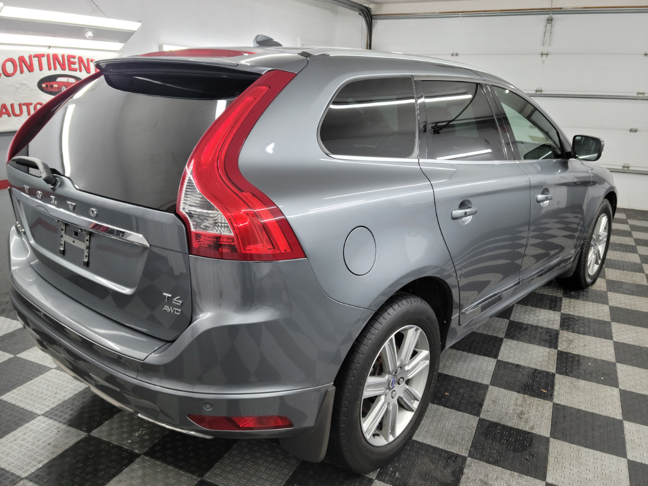 Volvo XC60 AWD 4dr T6 Drive-E 2016