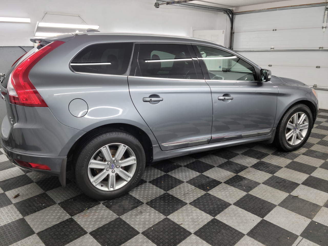 Volvo XC60 AWD 4dr T6 Drive-E 2016