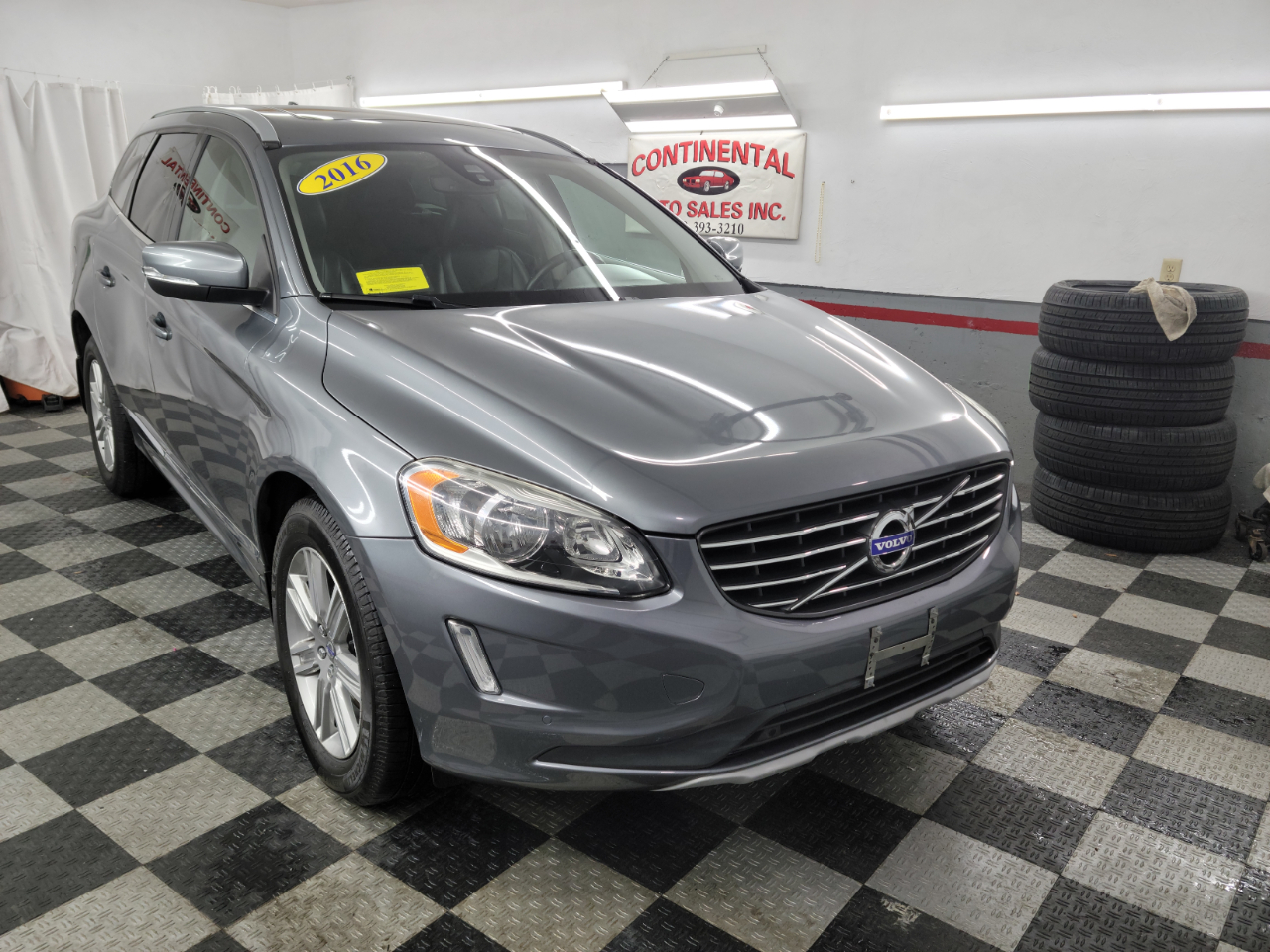 Volvo XC60 AWD 4dr T6 Drive-E 2016