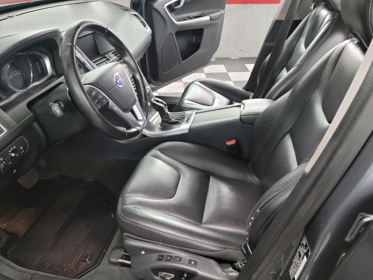 Volvo XC60 AWD 4dr T6 Drive-E 2016