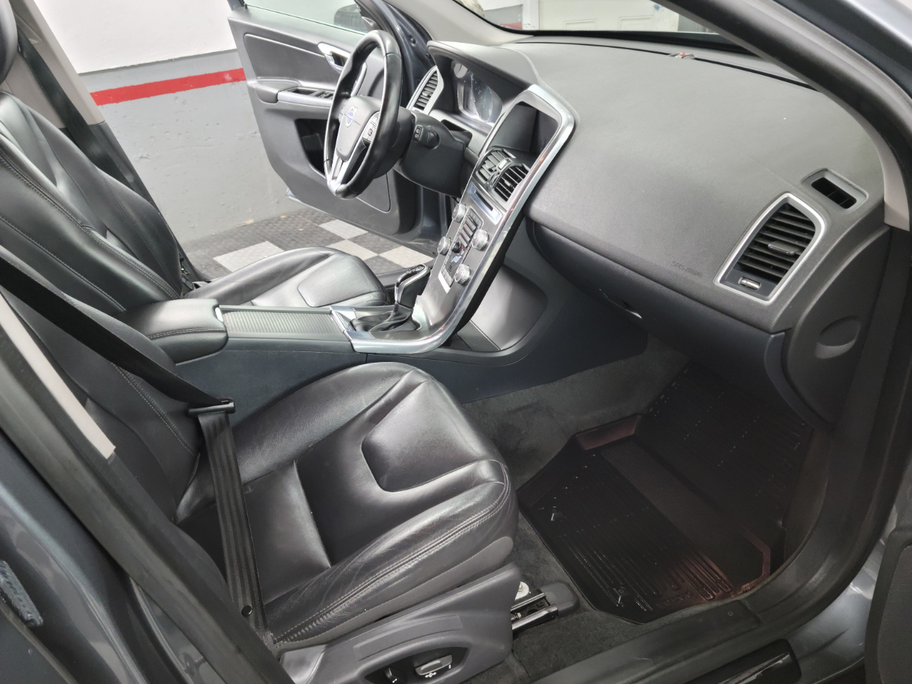 Volvo XC60 AWD 4dr T6 Drive-E 2016