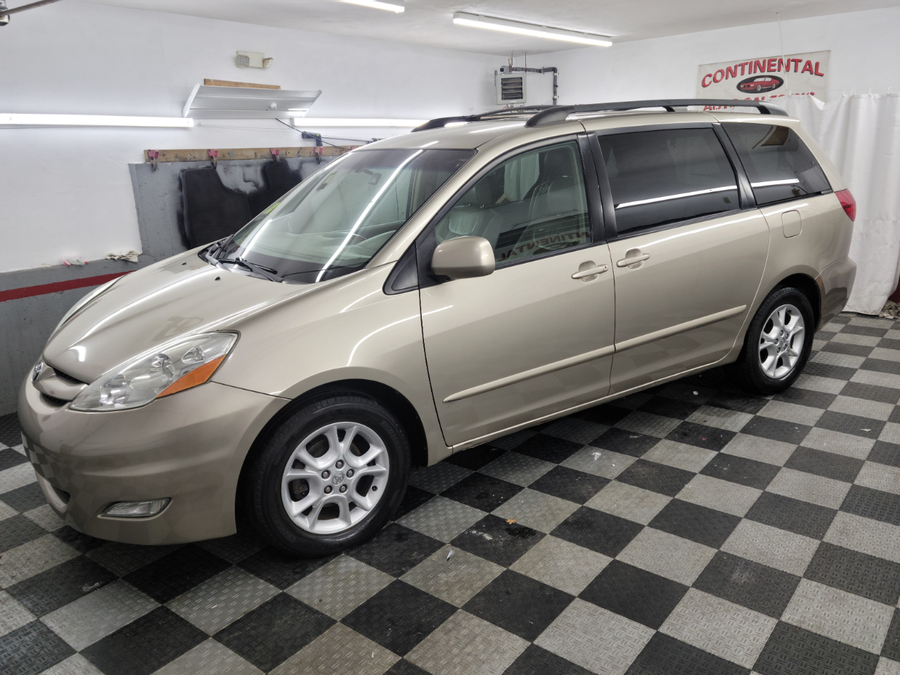 Toyota Sienna 5dr XLE FWD 7-Passenger (Natl) 2006