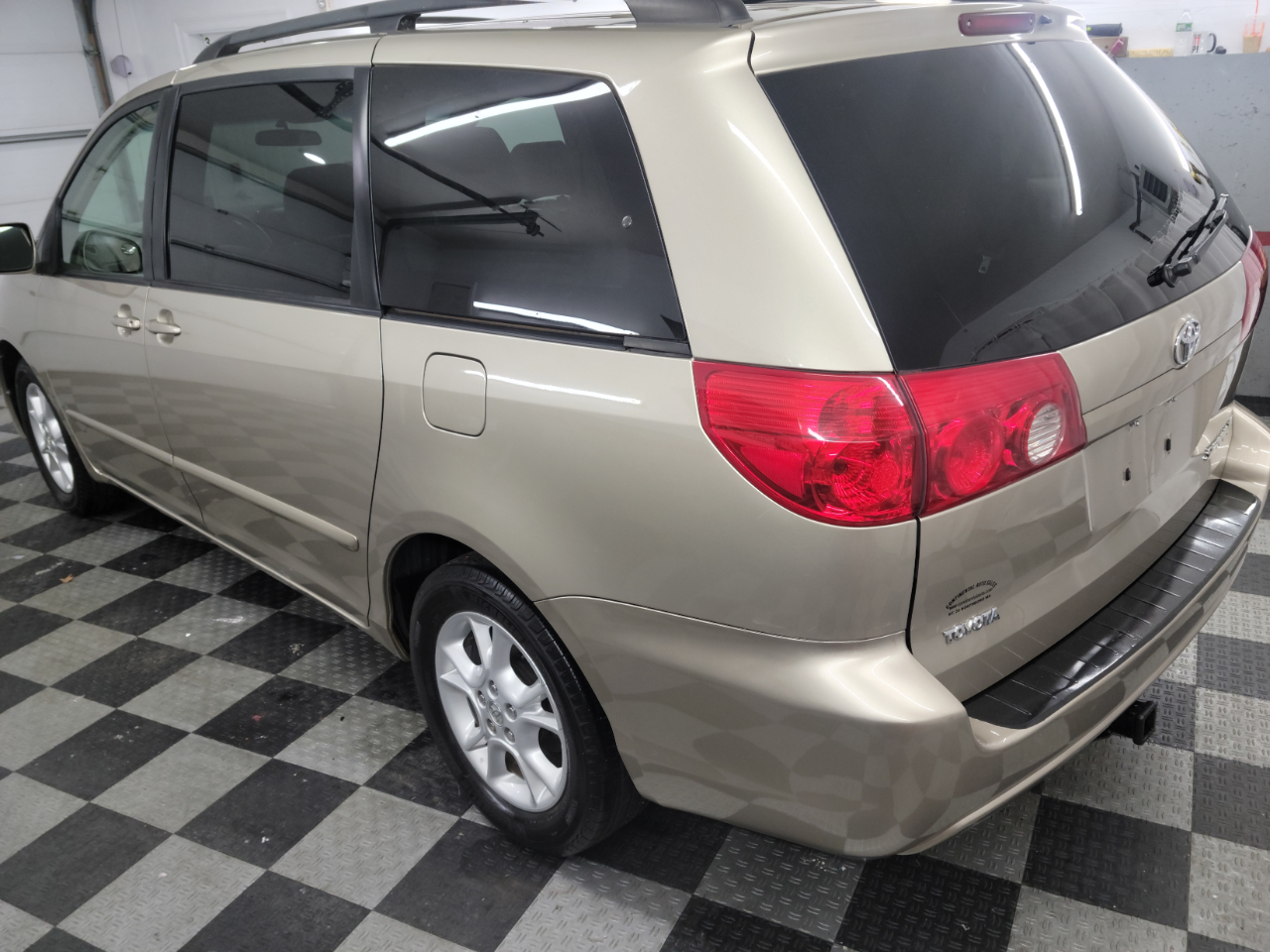 Toyota Sienna 5dr XLE FWD 7-Passenger (Natl) 2006