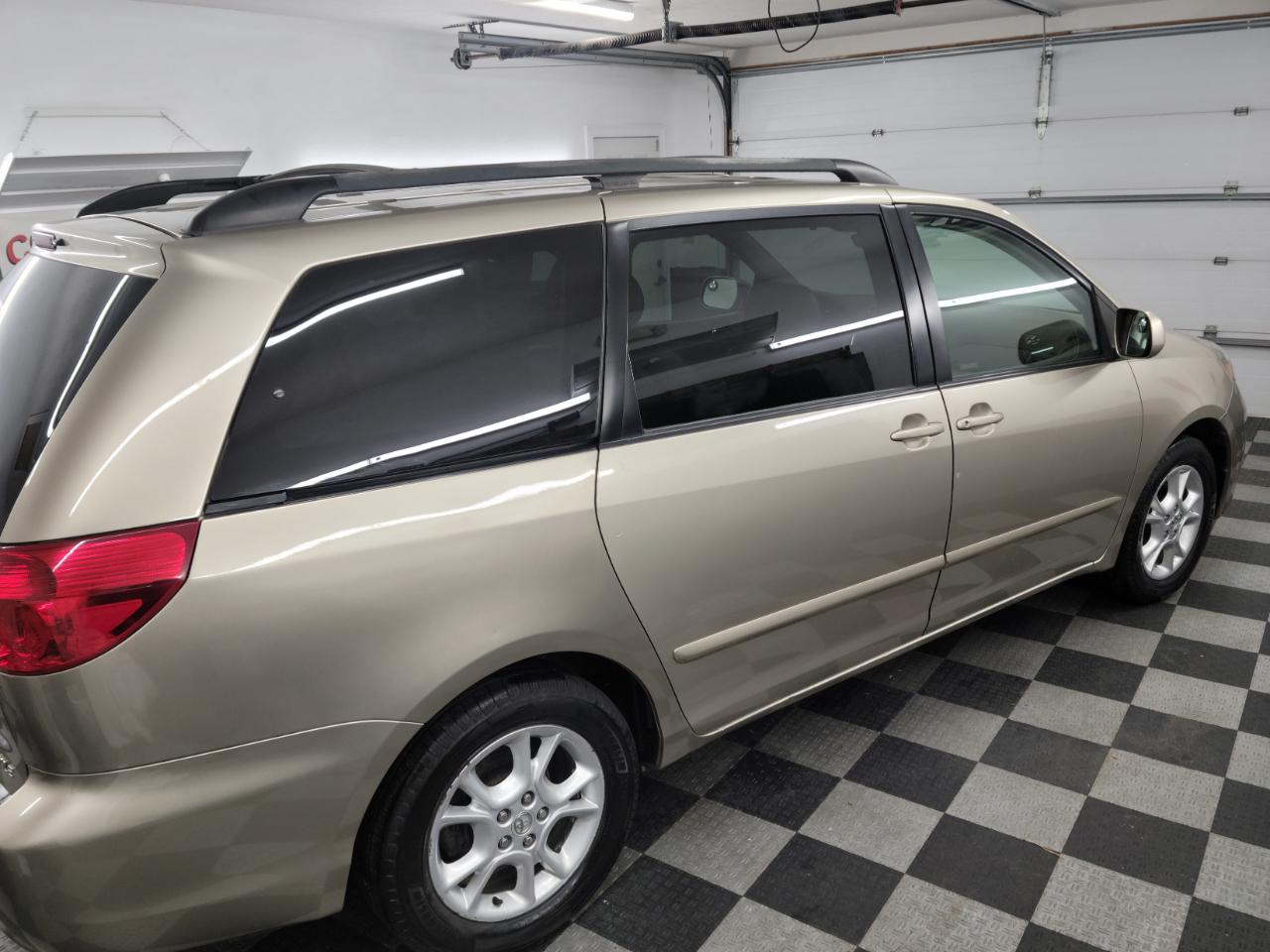 Toyota Sienna 5dr XLE FWD 7-Passenger (Natl) 2006