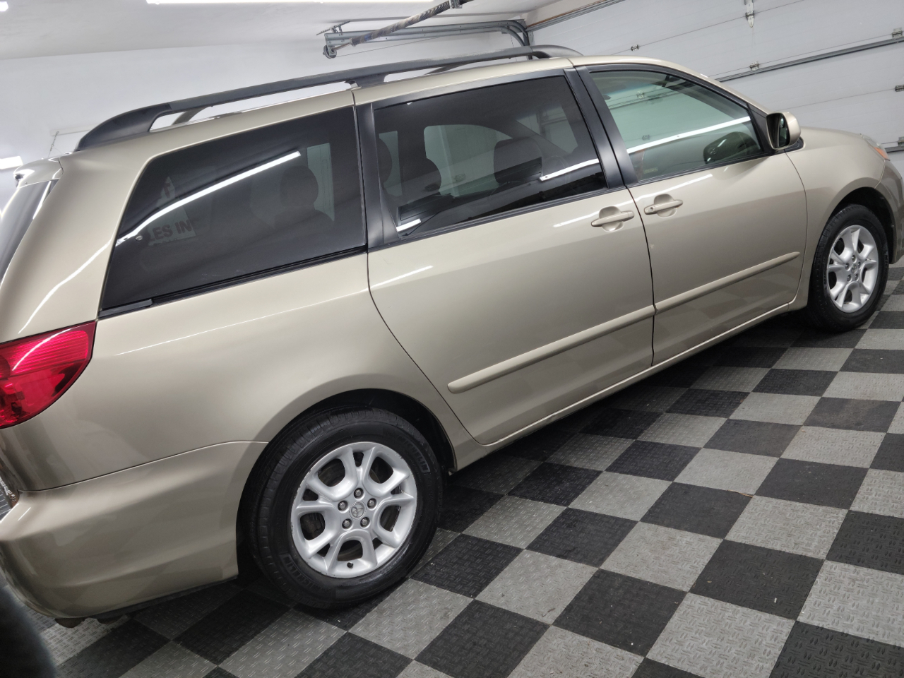 Toyota Sienna 5dr XLE FWD 7-Passenger (Natl) 2006