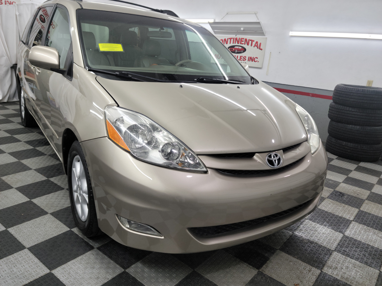 Toyota Sienna 5dr XLE FWD 7-Passenger (Natl) 2006
