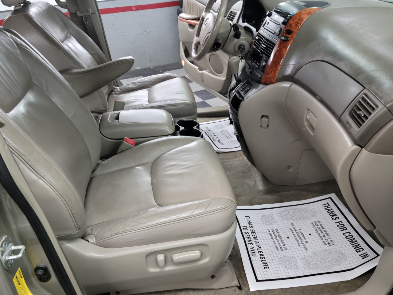 Toyota Sienna 5dr XLE FWD 7-Passenger (Natl) 2006