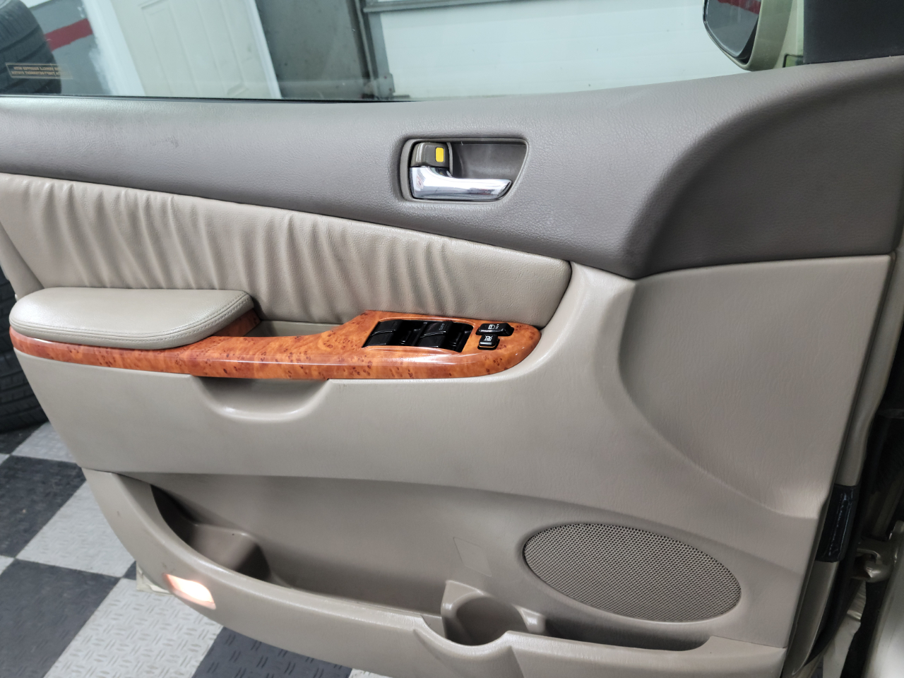 Toyota Sienna 5dr XLE FWD 7-Passenger (Natl) 2006