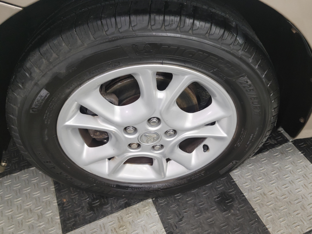 Toyota Sienna 5dr XLE FWD 7-Passenger (Natl) 2006