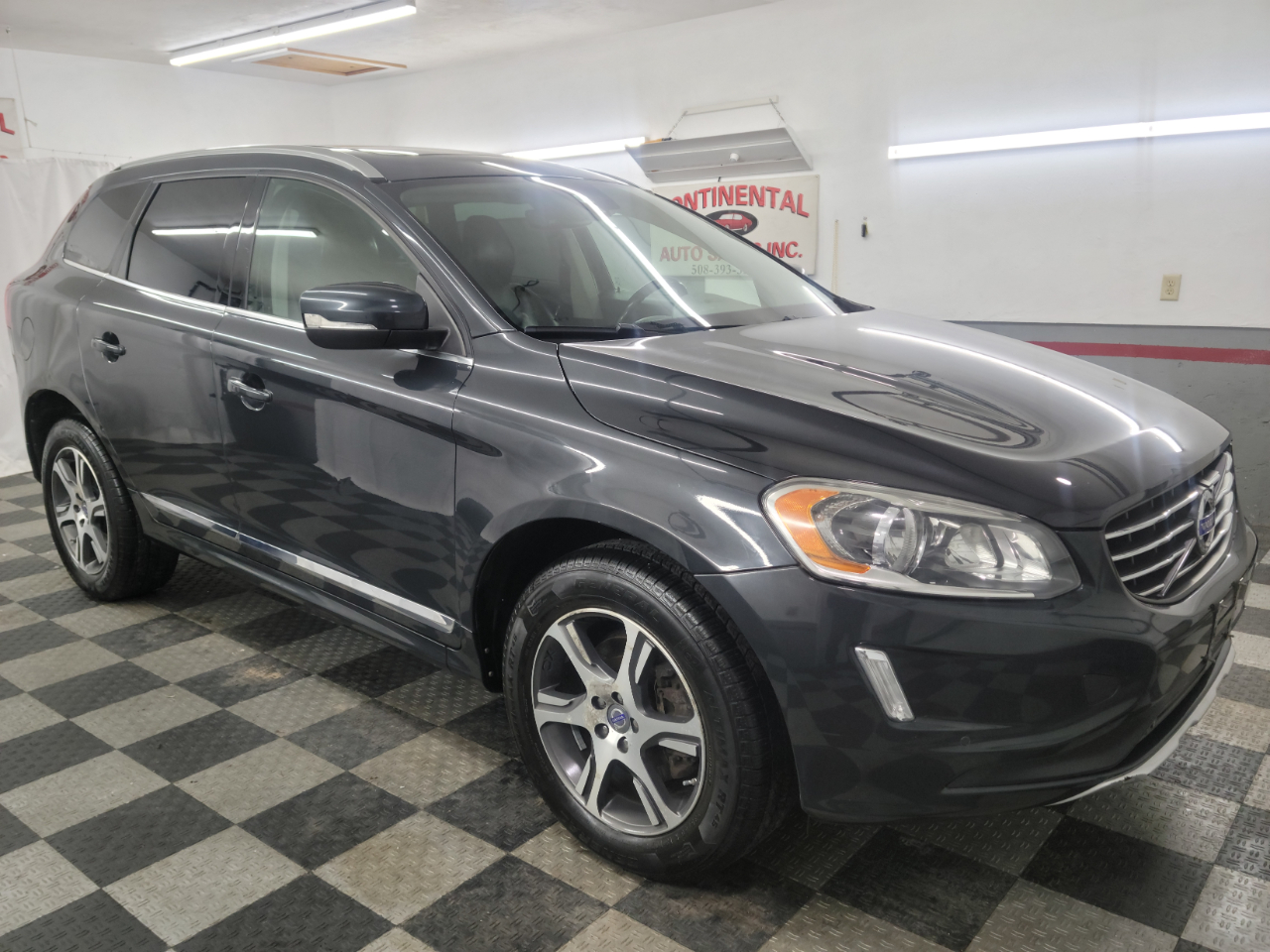 Volvo XC60 2015.5 AWD 4dr T6 2015