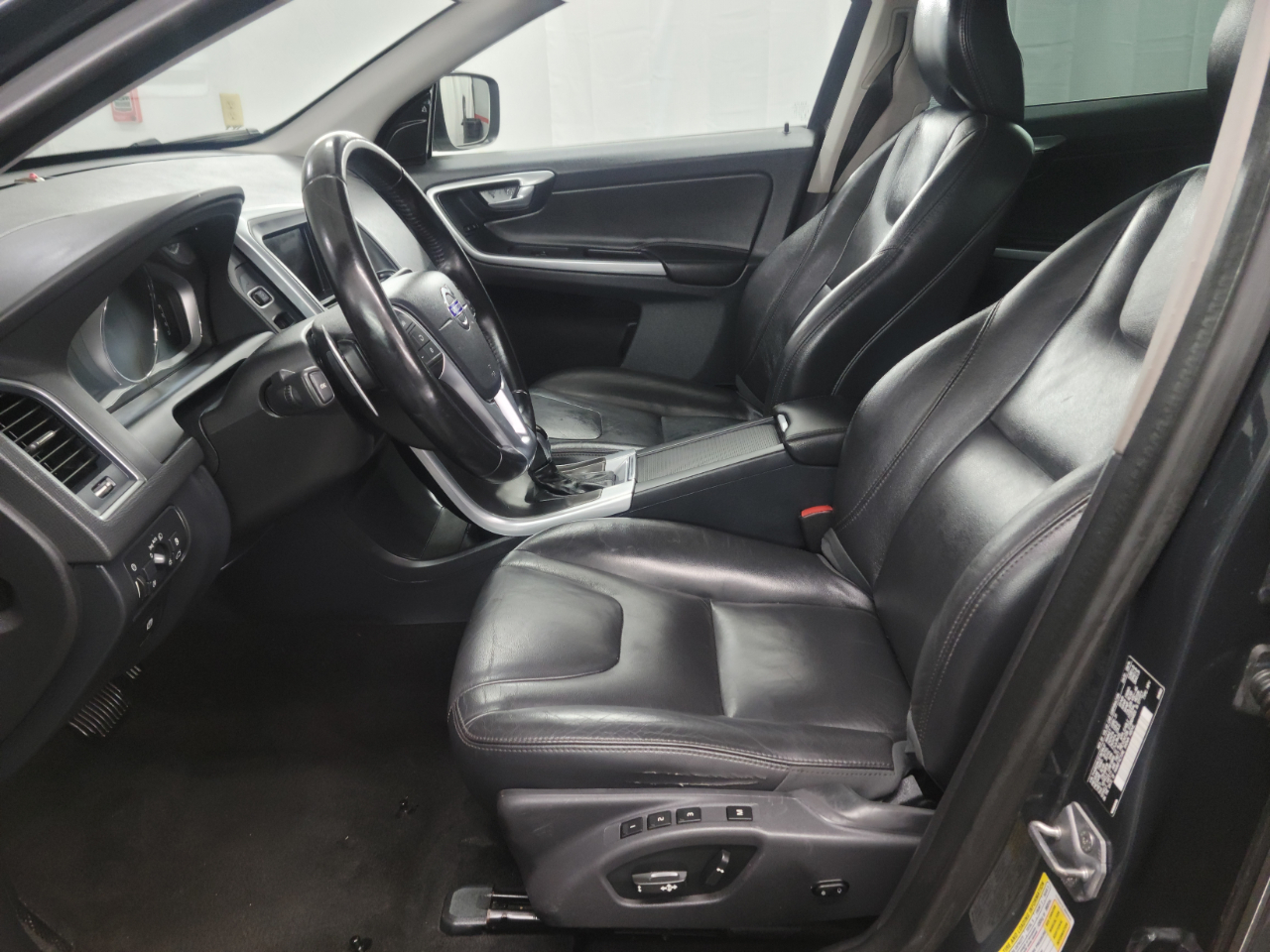 Volvo XC60 2015.5 AWD 4dr T6 2015