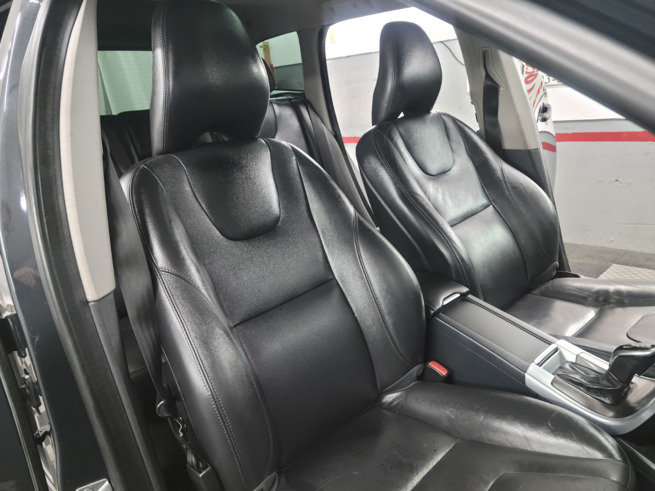 Volvo XC60 2015.5 AWD 4dr T6 2015