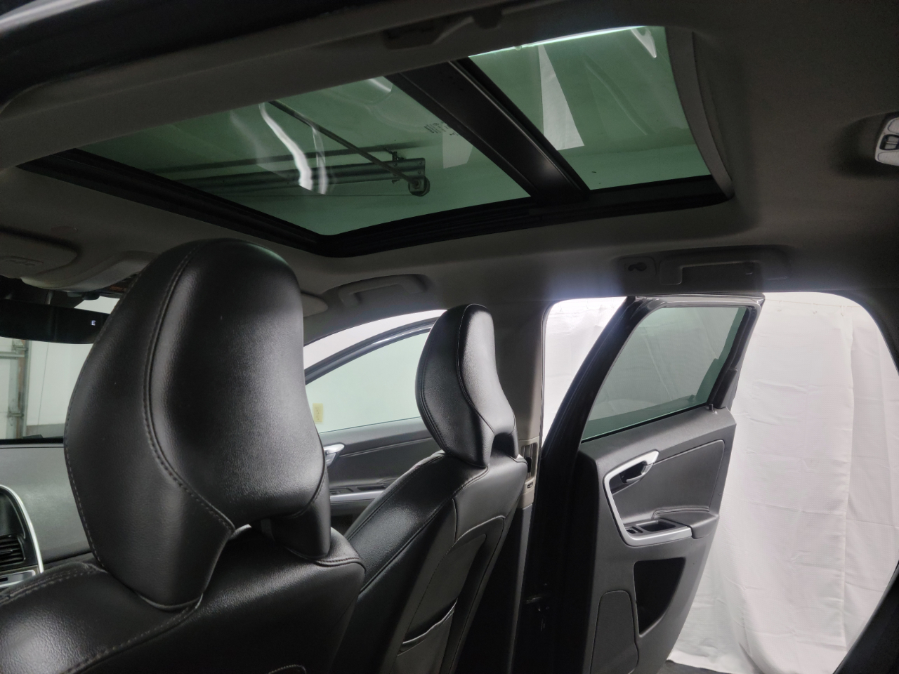 Volvo XC60 2015.5 AWD 4dr T6 2015