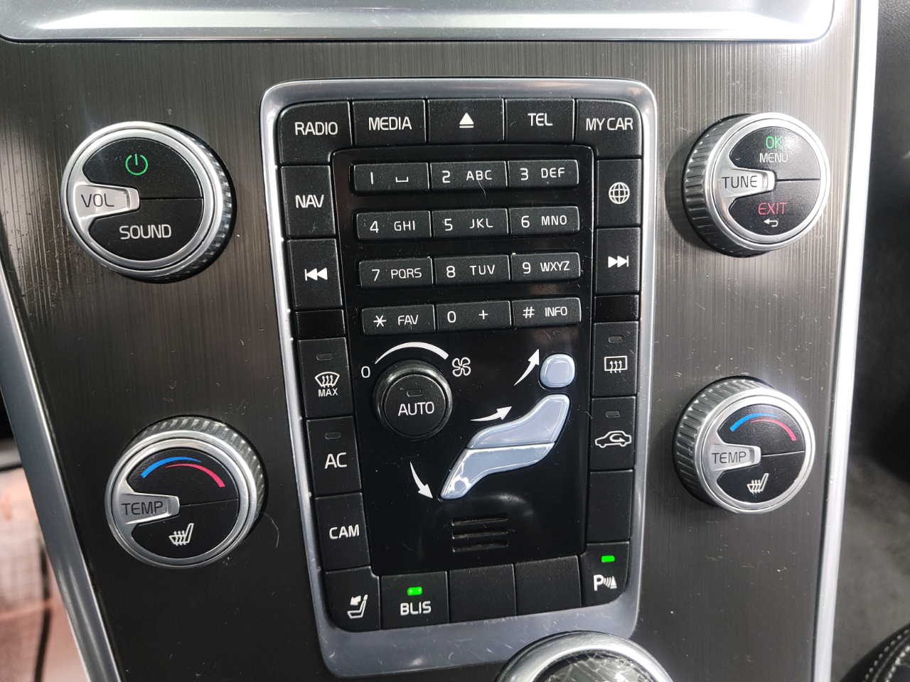 Volvo XC60 2015.5 AWD 4dr T6 2015