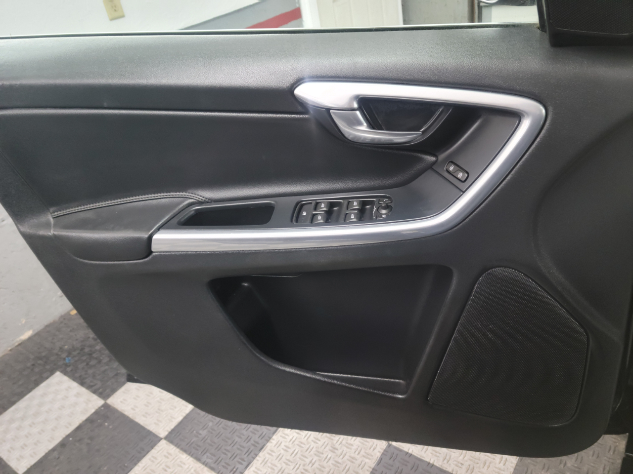 Volvo XC60 2015.5 AWD 4dr T6 2015