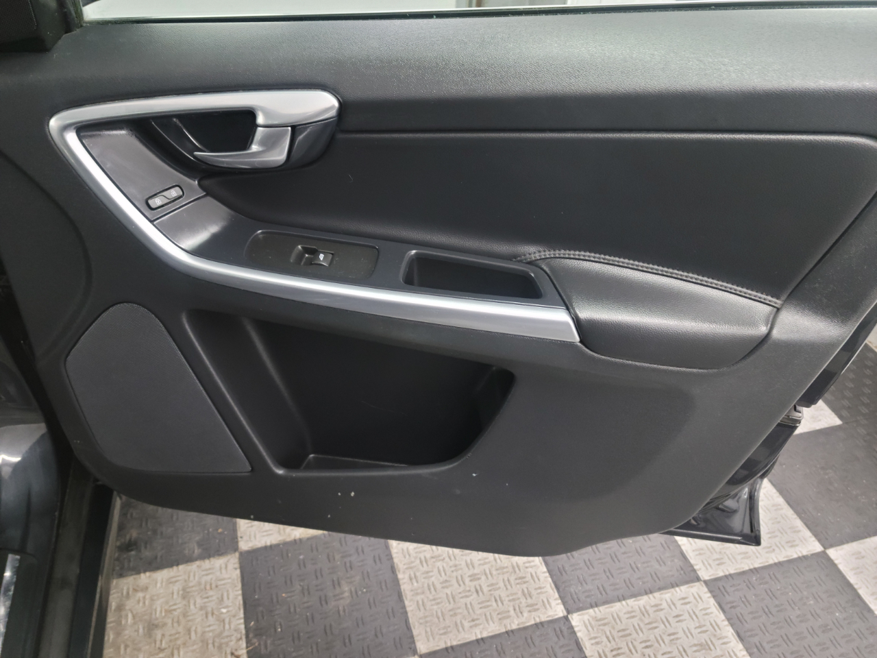 Volvo XC60 2015.5 AWD 4dr T6 2015