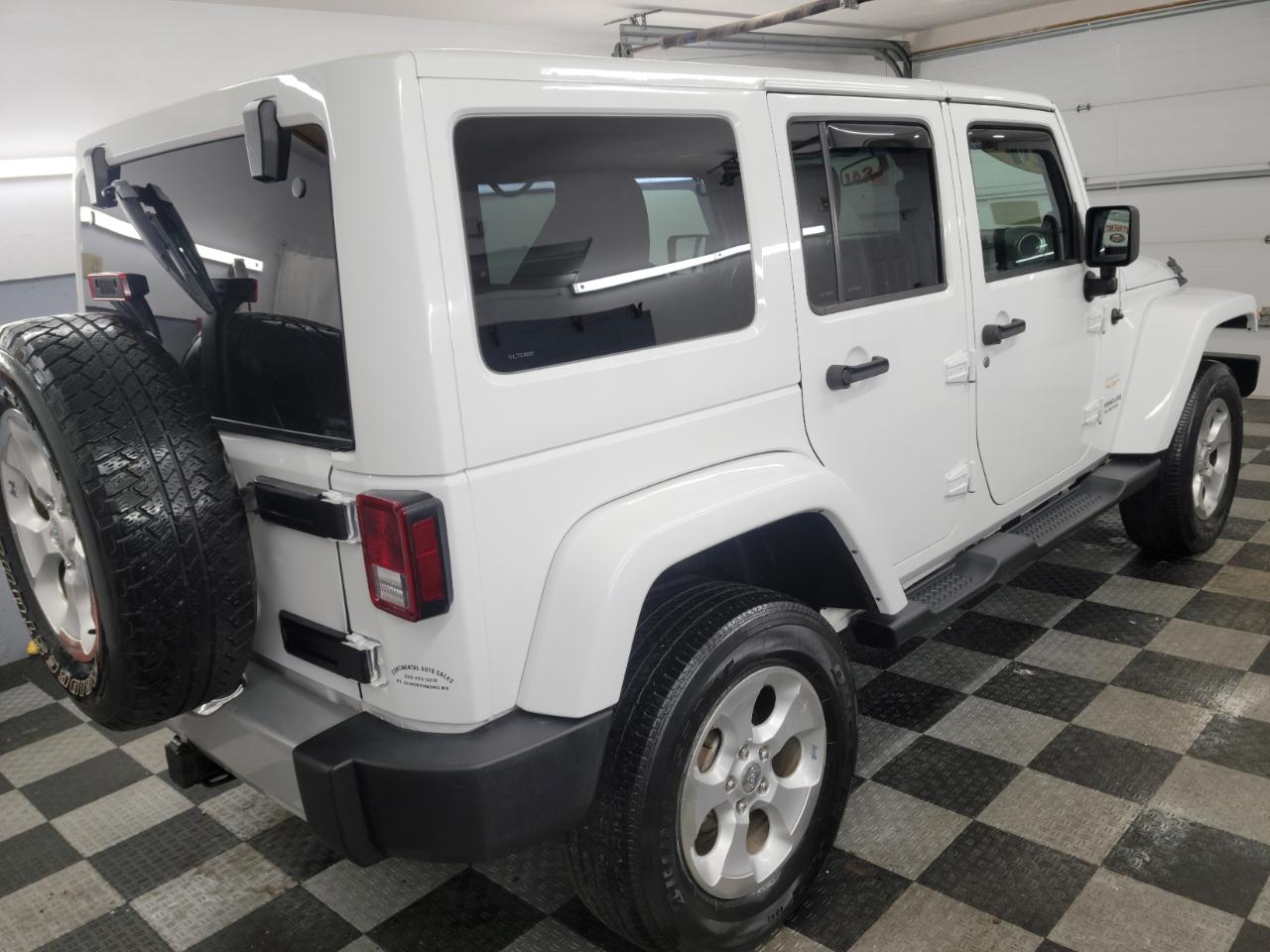 Jeep Wrangler Unlimited 4WD 4dr Sahara 2013