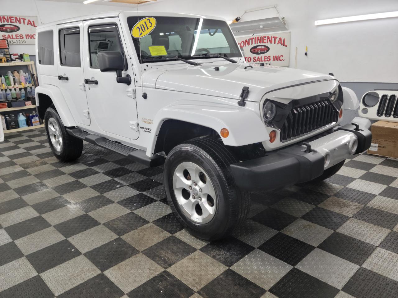Jeep Wrangler Unlimited 4WD 4dr Sahara 2013