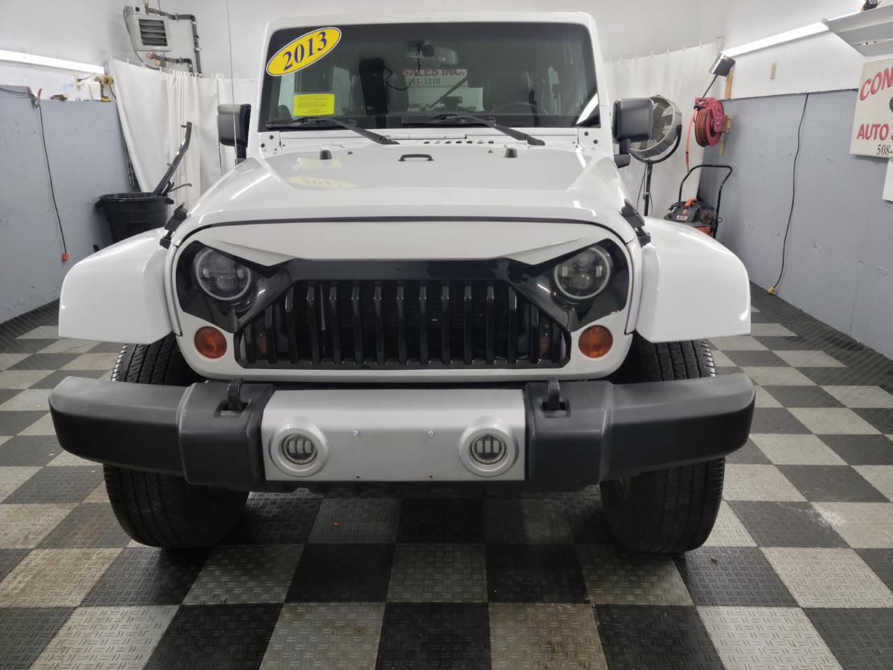 Jeep Wrangler Unlimited 4WD 4dr Sahara 2013