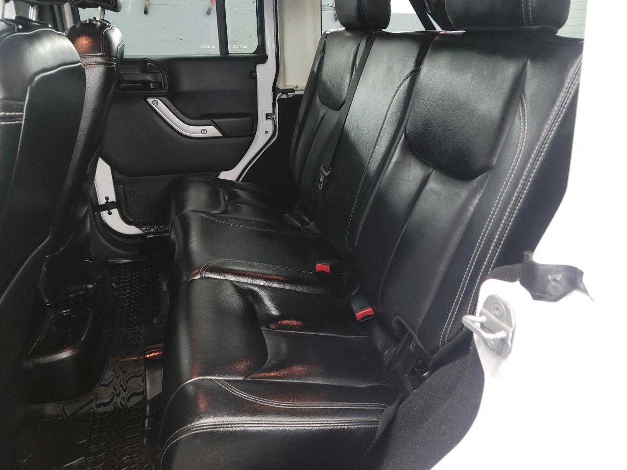 Jeep Wrangler Unlimited 4WD 4dr Sahara 2013