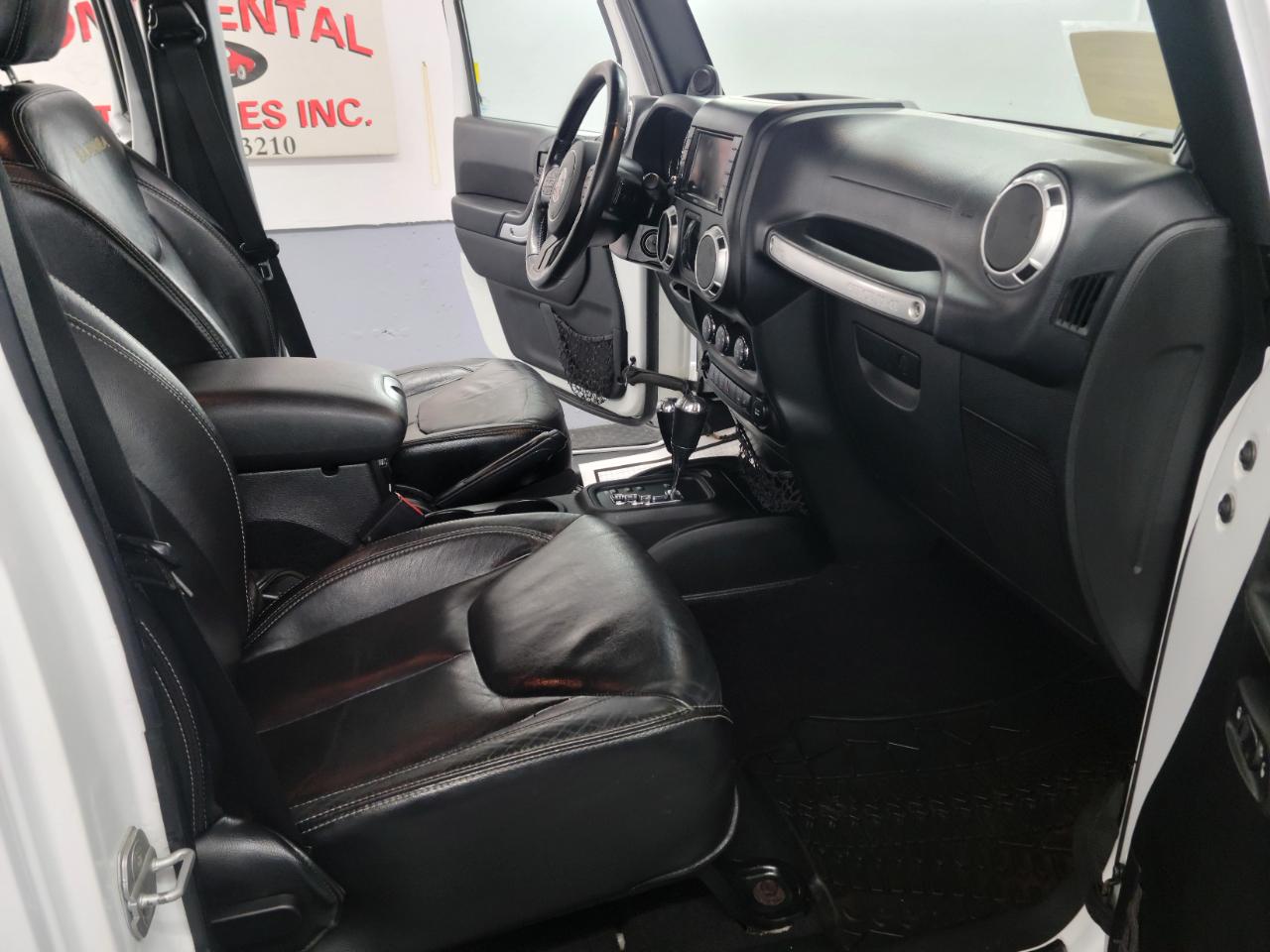 Jeep Wrangler Unlimited 4WD 4dr Sahara 2013