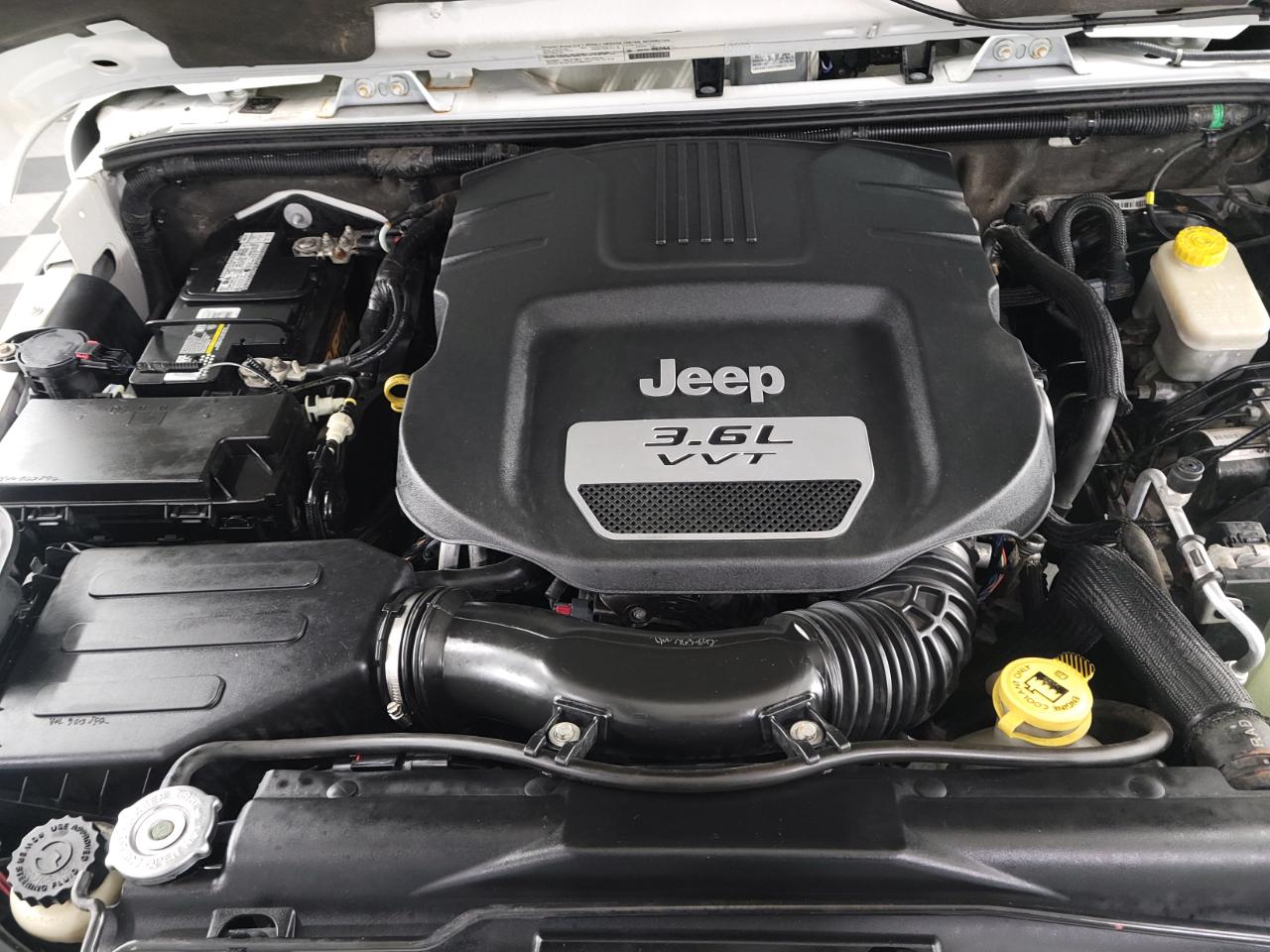 Jeep Wrangler Unlimited 4WD 4dr Sahara 2013