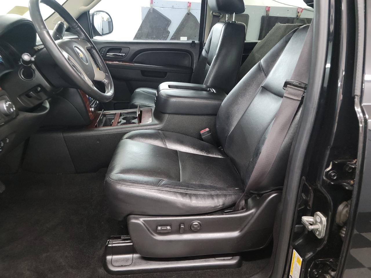 Chevrolet Suburban 4WD 4dr LTZ 2014