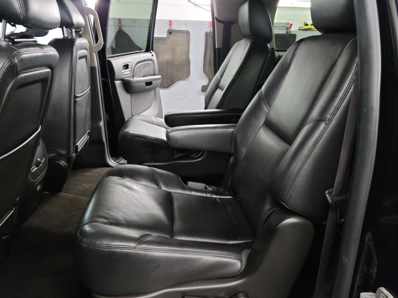 Chevrolet Suburban 4WD 4dr LTZ 2014