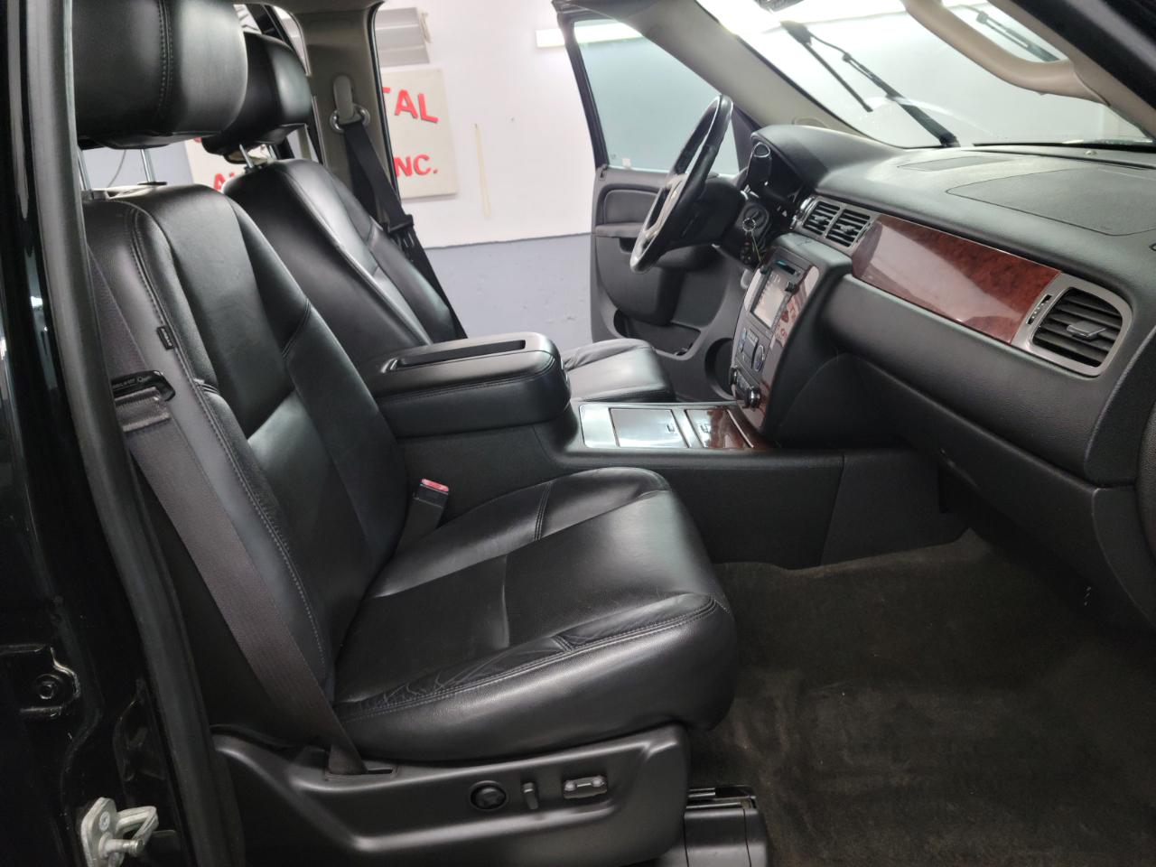 Chevrolet Suburban 4WD 4dr LTZ 2014