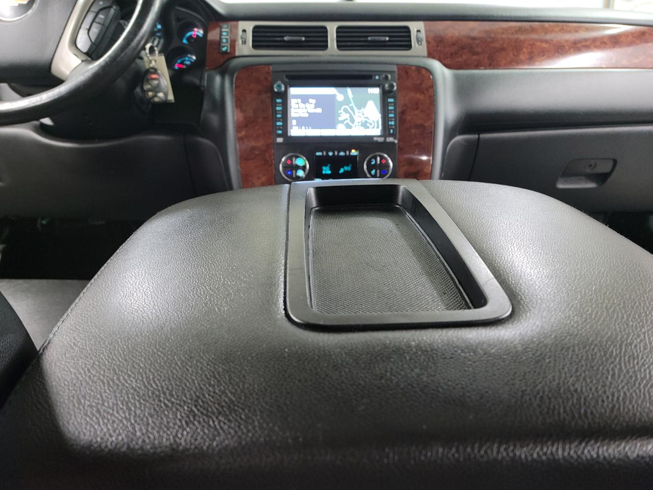 Chevrolet Suburban 4WD 4dr LTZ 2014