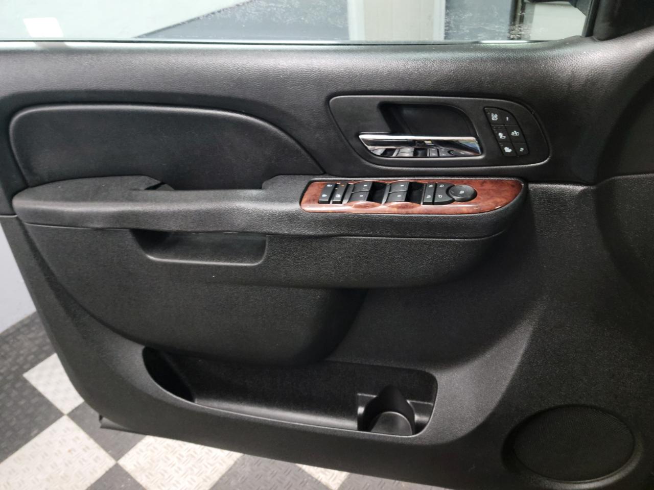 Chevrolet Suburban 4WD 4dr LTZ 2014