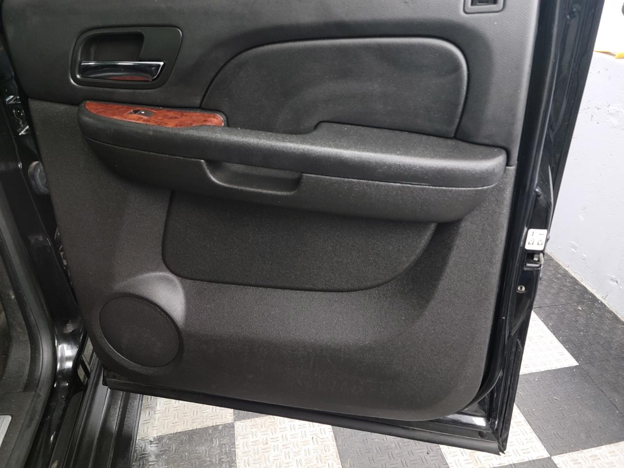 Chevrolet Suburban 4WD 4dr LTZ 2014