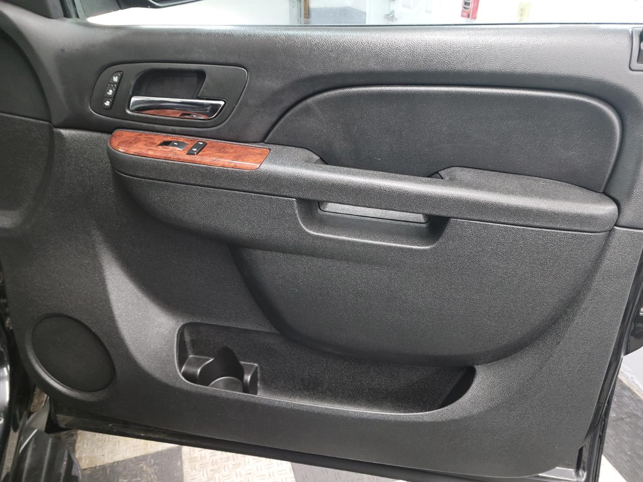 Chevrolet Suburban 4WD 4dr LTZ 2014