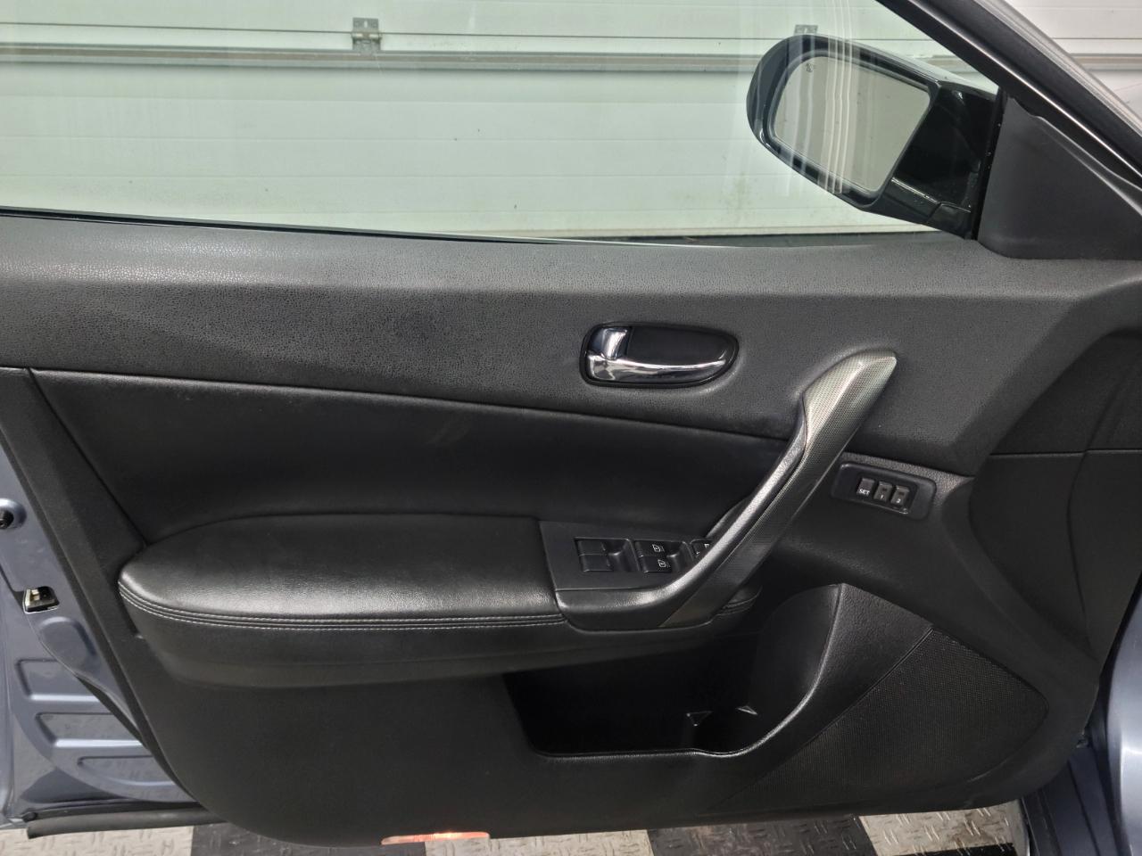 Nissan Maxima 4dr Sdn V6 CVT 3.5 SV w/Sport Pkg 2011