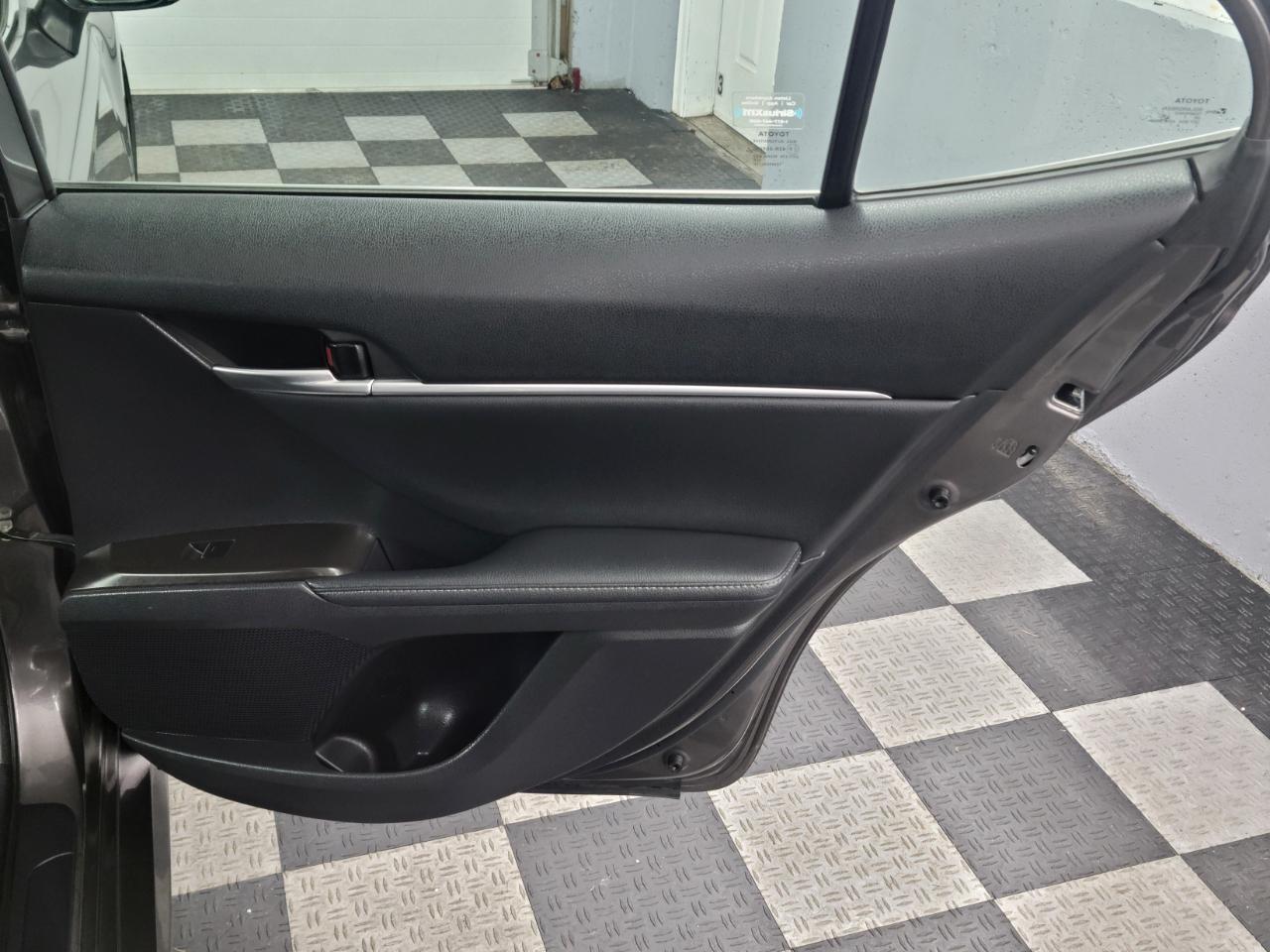 Toyota Camry XLE Auto AWD (Natl) 2021