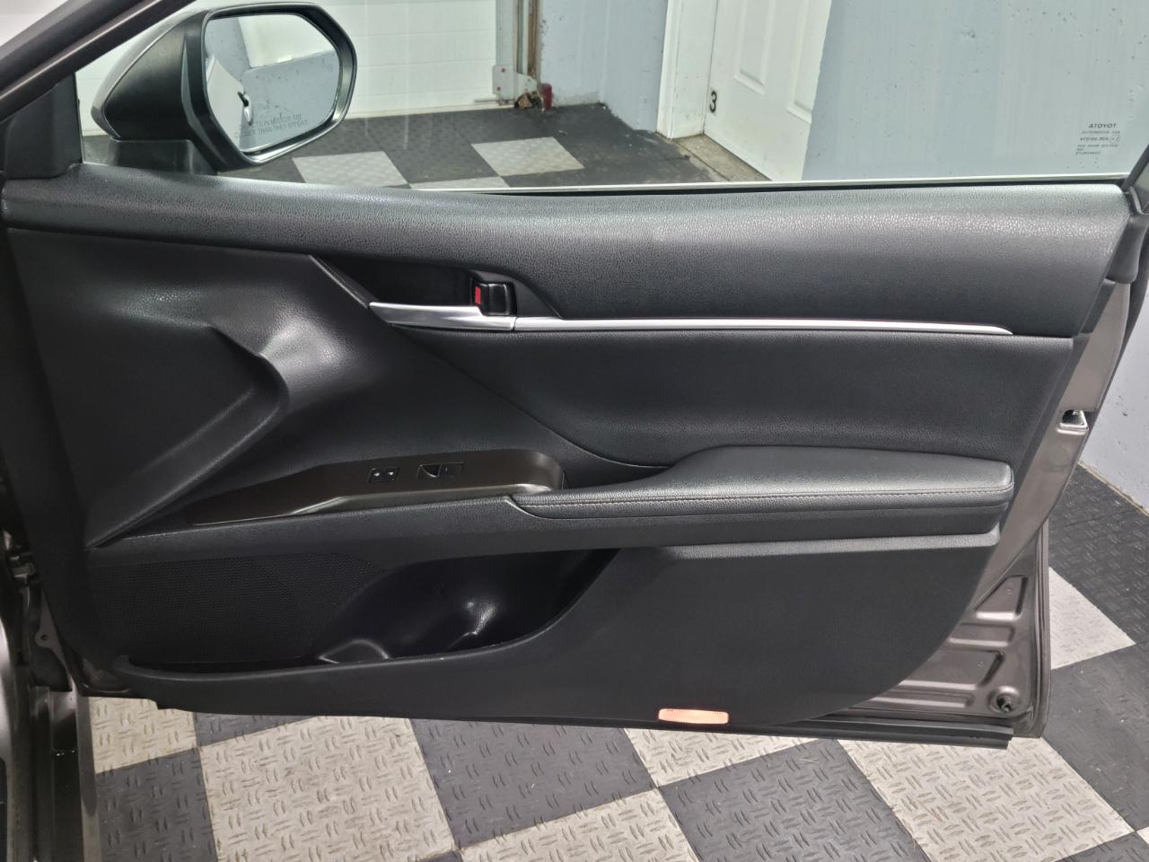 Toyota Camry XLE Auto AWD (Natl) 2021