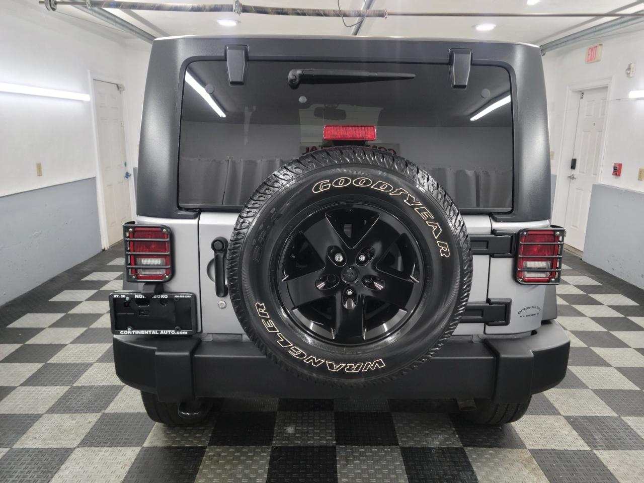 Jeep Wrangler 4WD 2dr Sport 2013