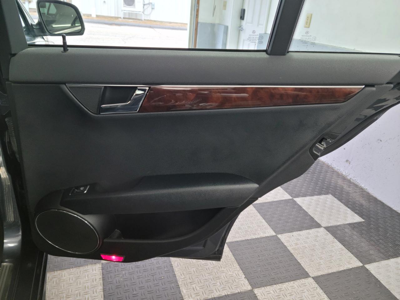 Mercedes-Benz C-Class 4dr Sdn 3.0L Sport 4MATIC 2009