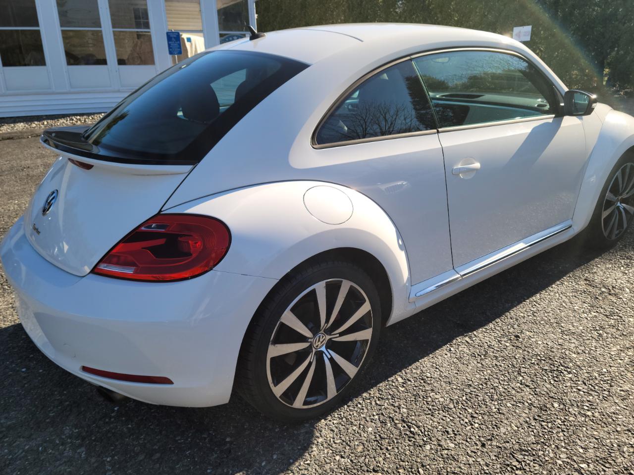 Volkswagen Beetle 2dr Cpe DSG 2.0T Turbo PZEV 2012