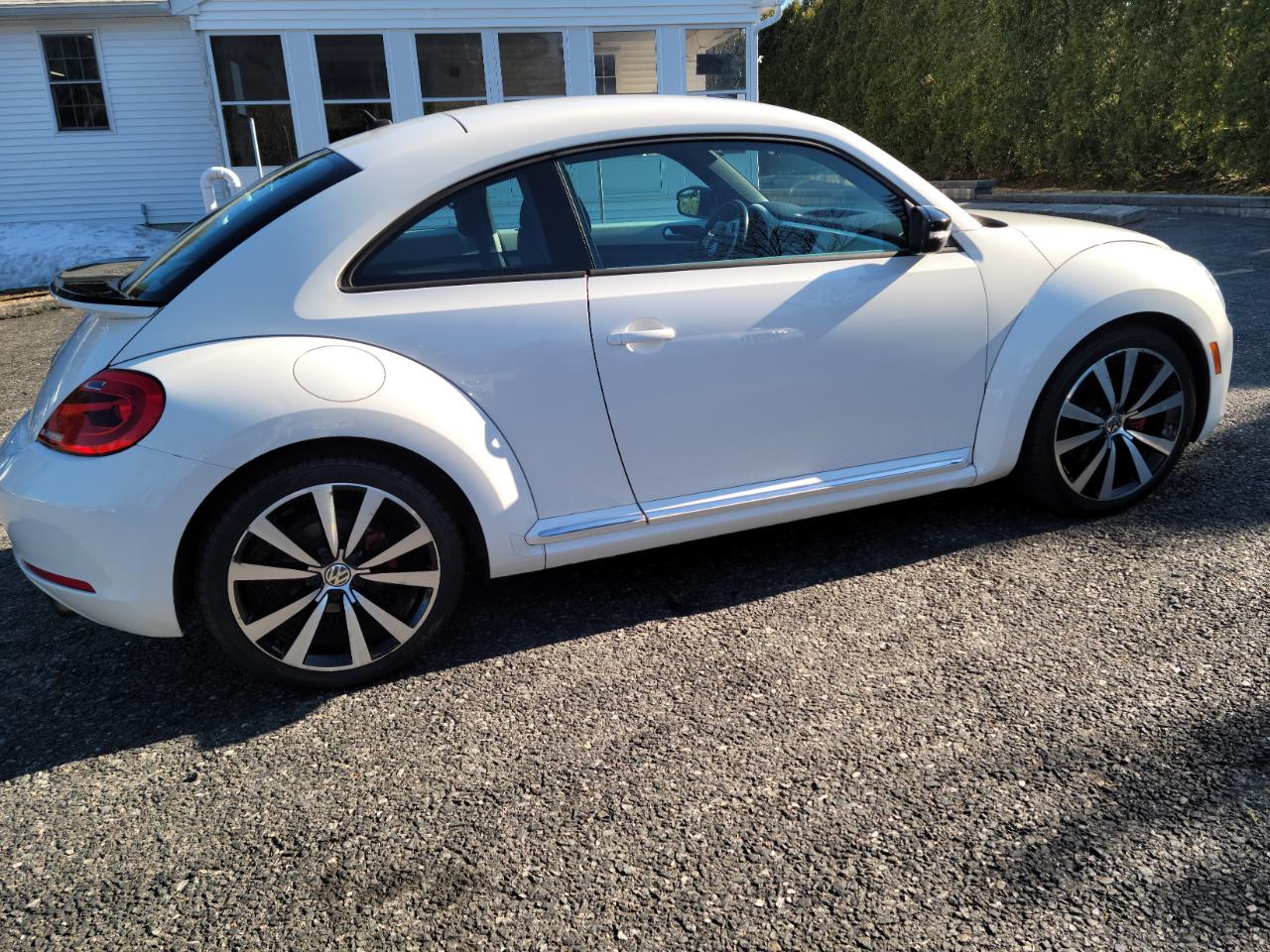 Volkswagen Beetle 2dr Cpe DSG 2.0T Turbo PZEV 2012